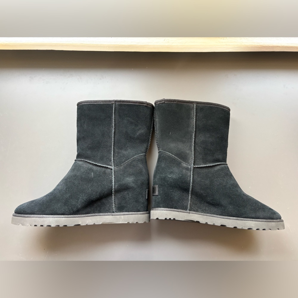 New UGG Femme Wedge Boot- 8 - Picture 3 of 7